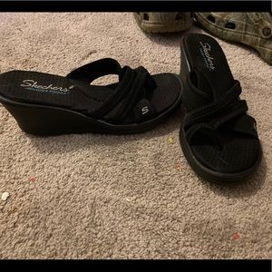 Sketchers size 8 healed sandals